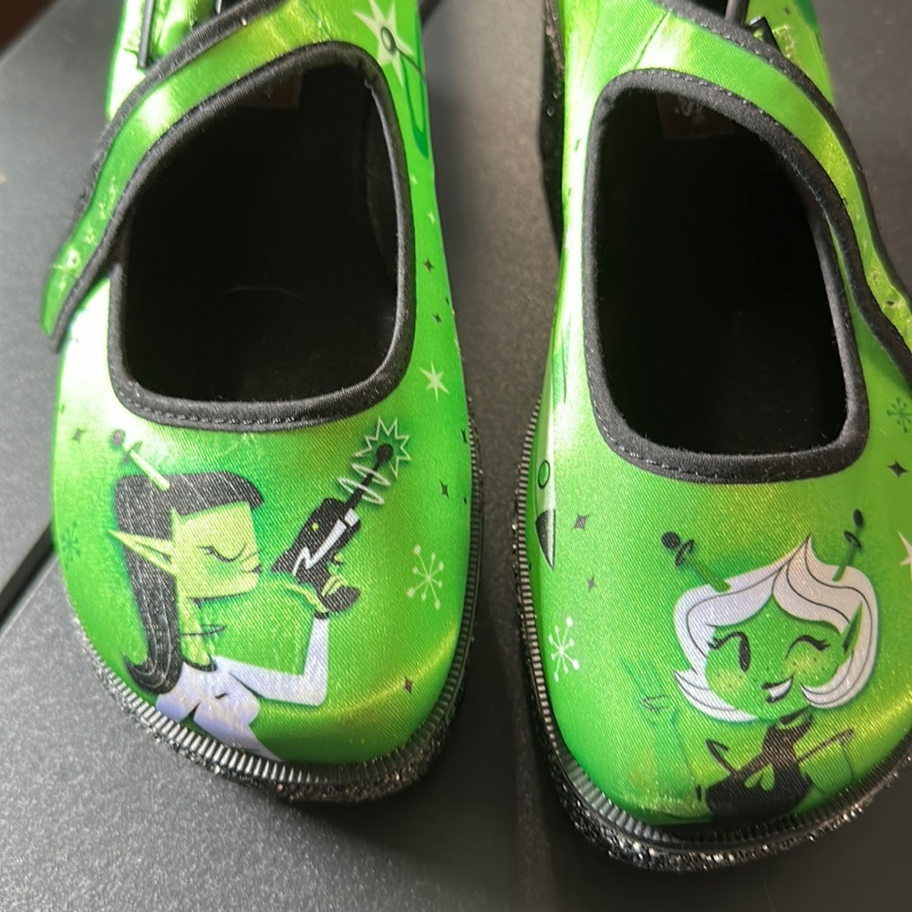 Hot Chocolate Design shoes size 7 Green Space E.T Gals